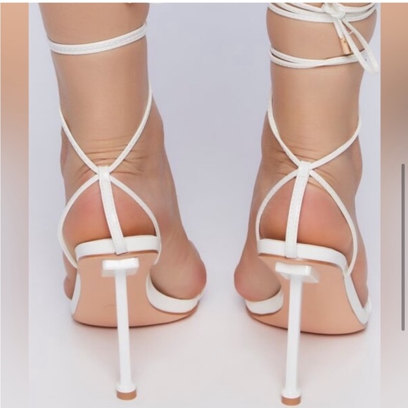 New White strapped heels 7 - Picture 4 of 8